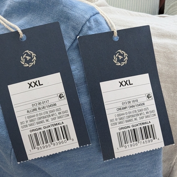 New Universal Thread Sleeve V Neck Tee - woman's blue XXL tee - Picture 2 of 3